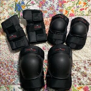 Black Protective Pads Gear Set